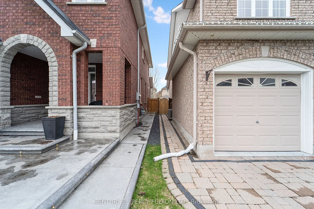 Building Photo - 2337 Pindar Cres #BASEMENT