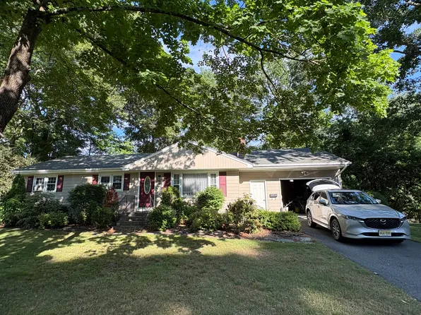 76 Lafayette Dr, East Greenwich, RI 02818