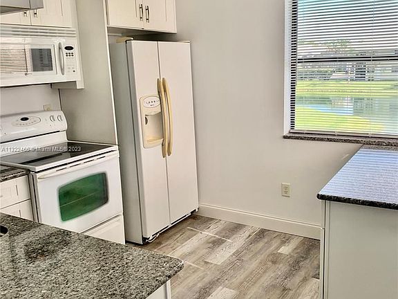 5th image of 1197 Washington Cir #1197E