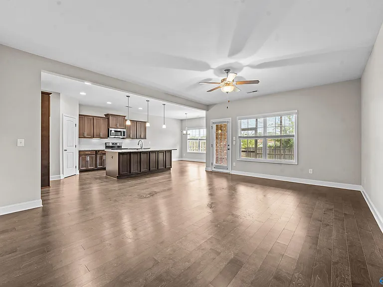 104 Erskin Parcus Dr — Photo 6