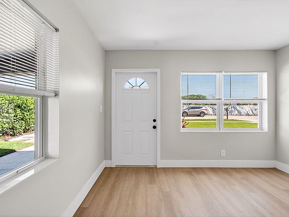 2nd image of 116 SE 2nd Avenue