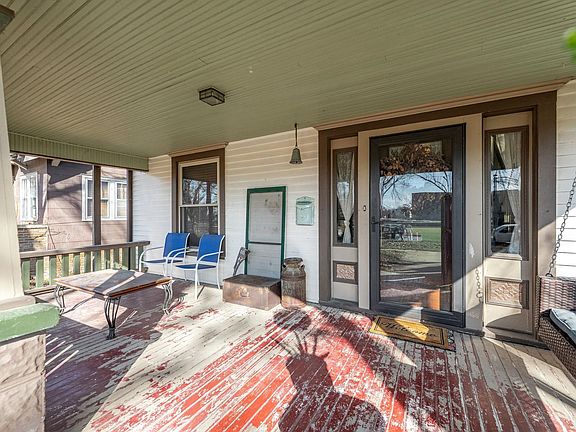 2nd image of 506 Main St