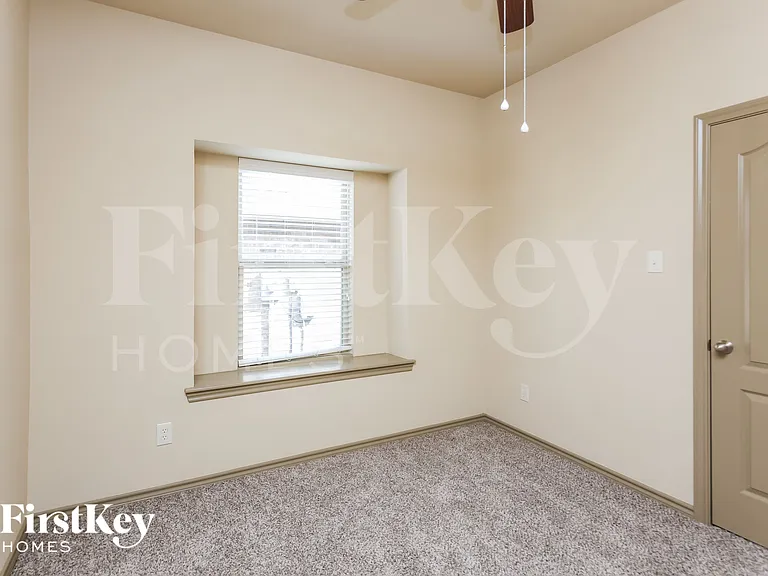 1740 Colorado Dr — Photo 11