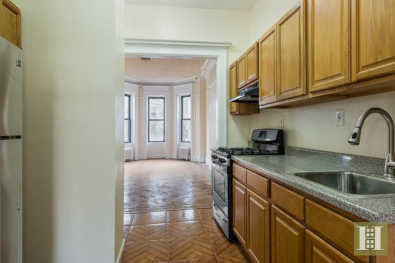 2nd image of 1136 Bergen St #2