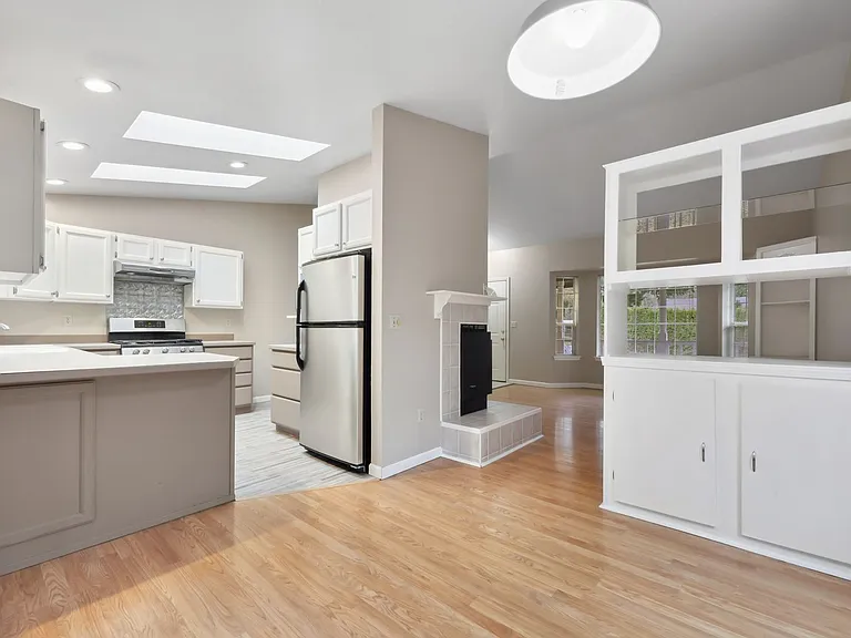 1012 Irving St SW — Photo 10