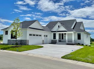 117 Spring Farm Rd, North Oaks, MN 55127