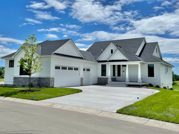 117 Spring Farm Rd, North Oaks, MN 55127
