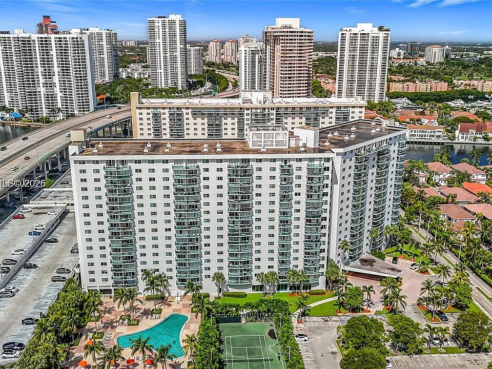 19380 Collins Ave #308