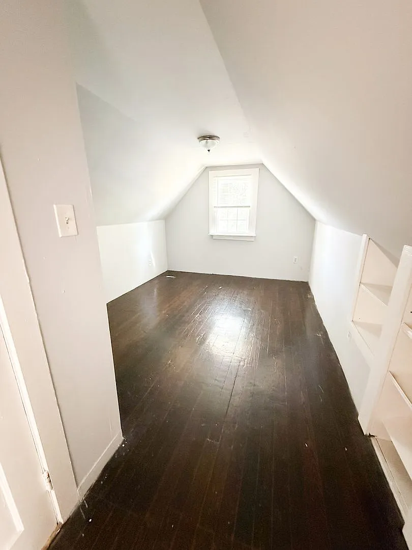 3 Bedroom/1 Bathroom with Fenced-in Backyard! — Photo 4