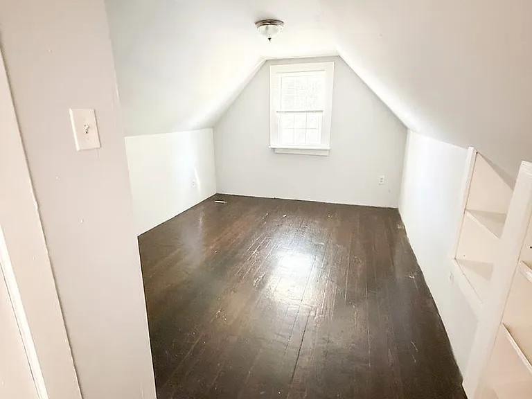 4250 Bates St — Photo 4