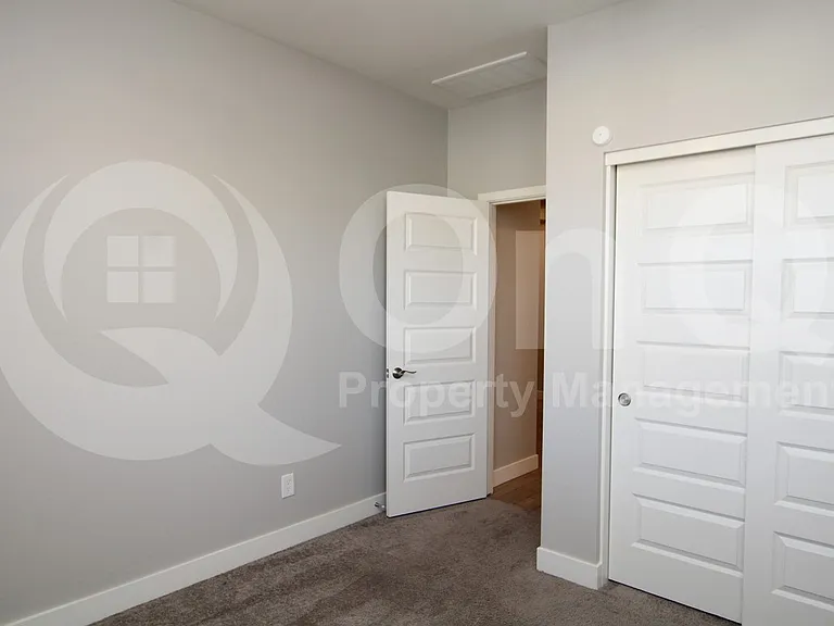 16535 W Desert Ln — Photo 11