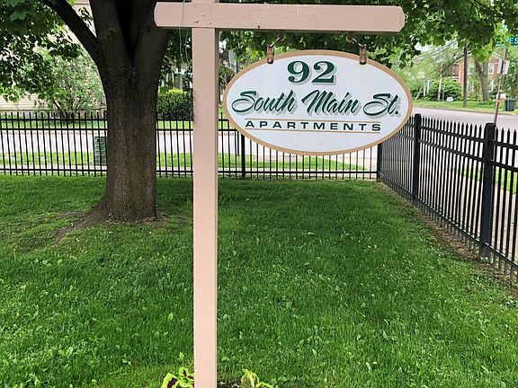 92 South Main Street - front yard