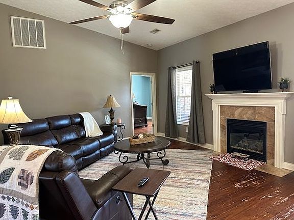 3rd image of 337 Kempton Ln