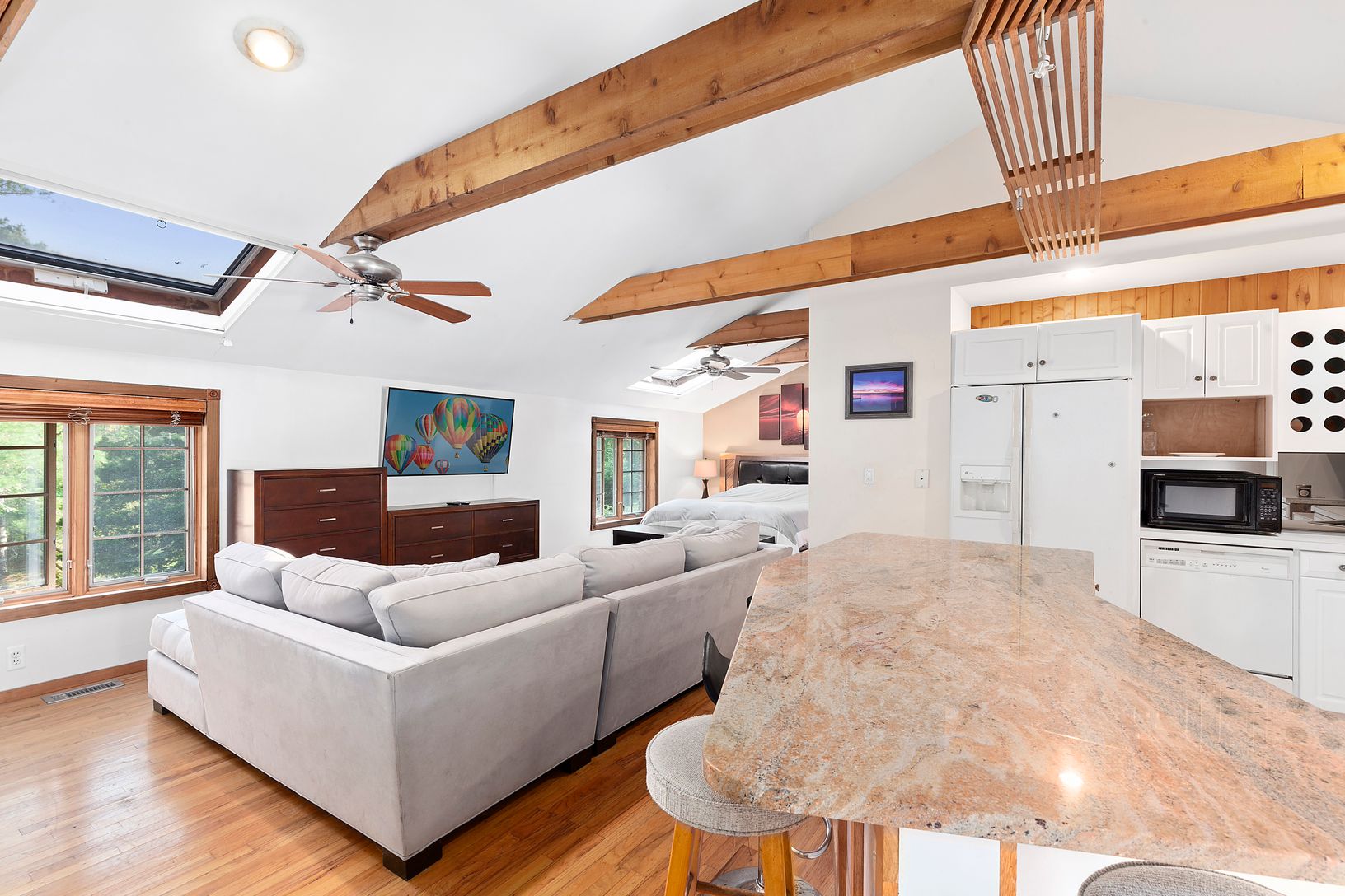  Spacious studio with bar