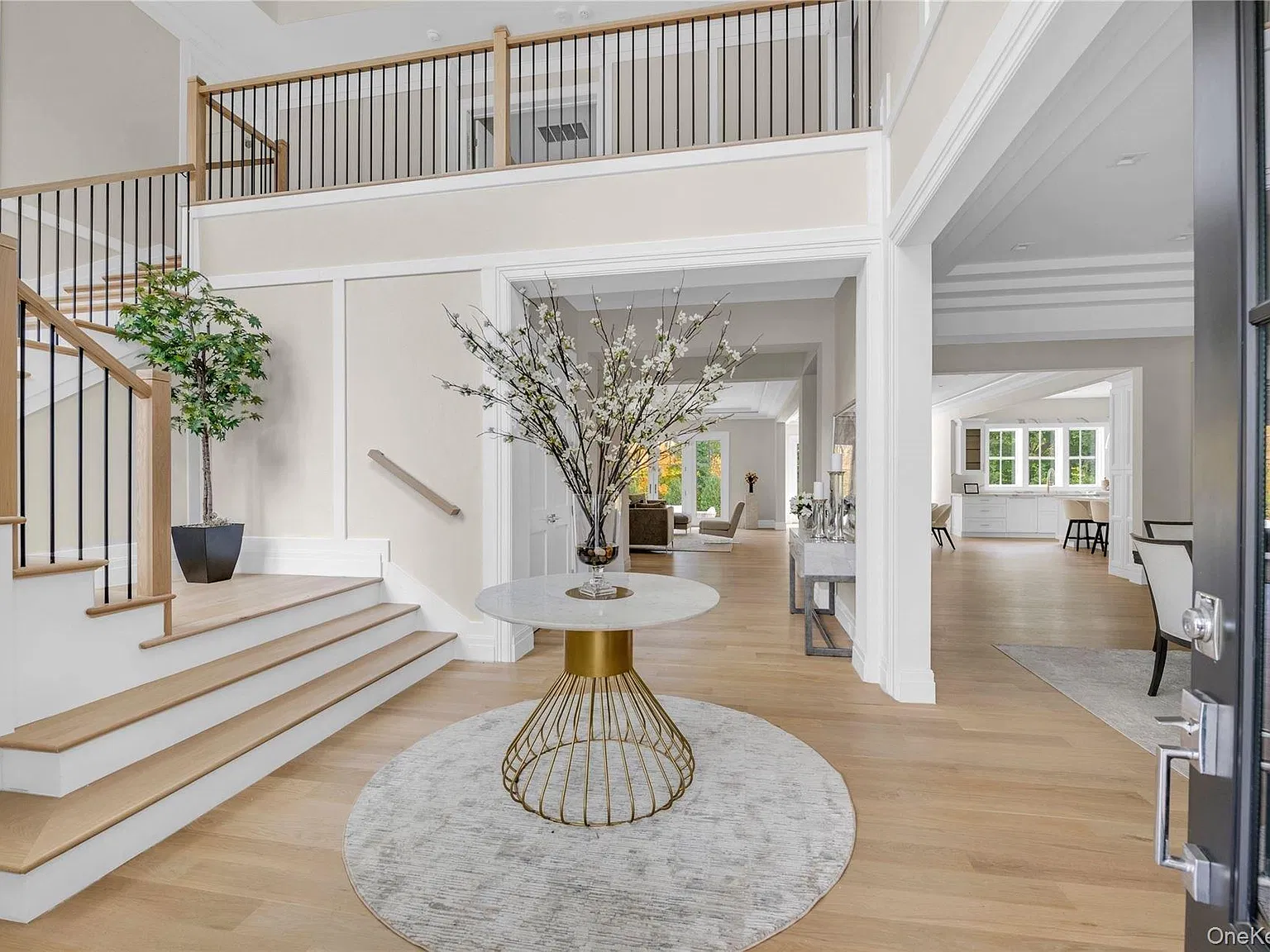 7 bed, 7.5 bath, 6500 sqft, $25,000 — Photo 3