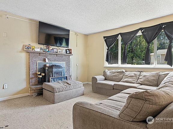 5th image of 6811 Helena Drive NE