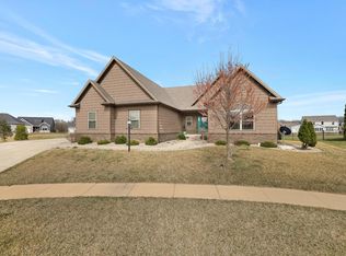1202 Reserve Ct, Mahomet, IL
