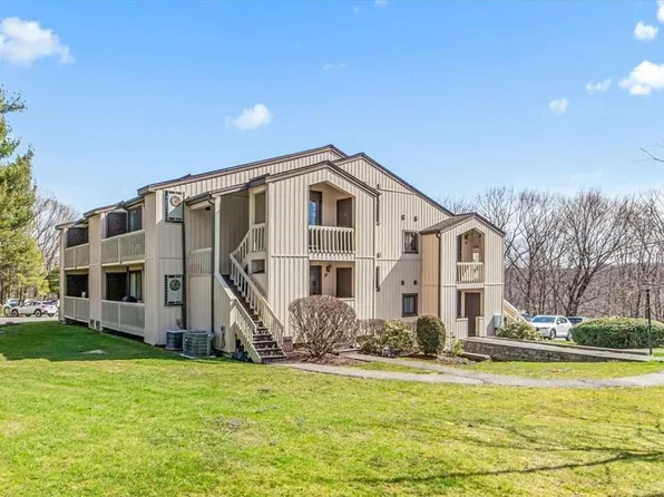 38 Overlook Commons, Yorktown Heights, NY 10598