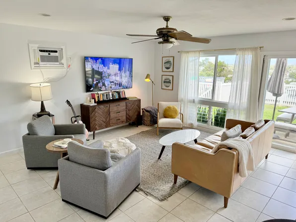 (undisclosed Address), Kailua, HI 96734
