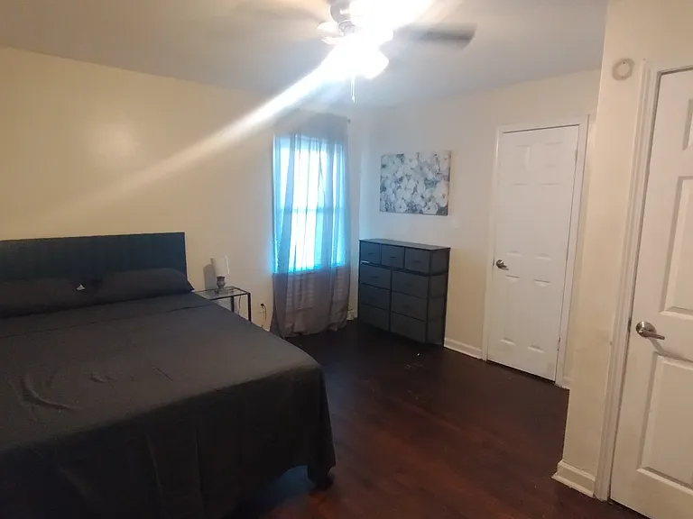 Queen Bedroom $800