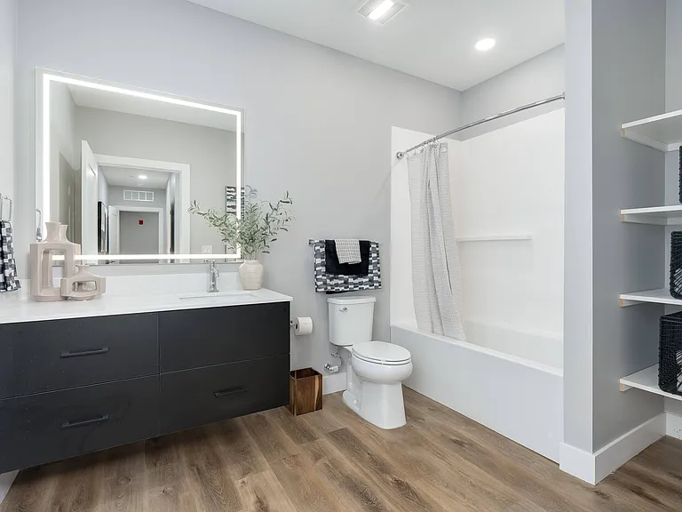 Lindsey Living — Photo 27