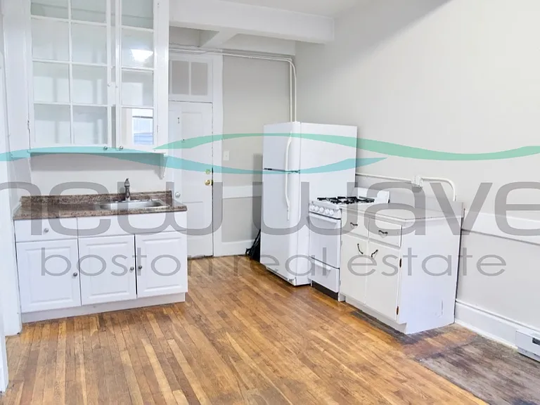 161 Endicott St #1R — Photo 2