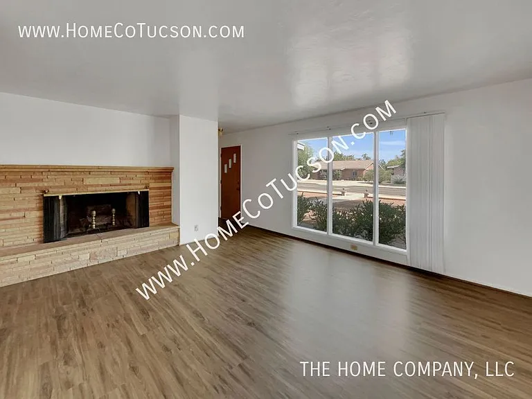 3238 E Hawthorne St — Photo 3
