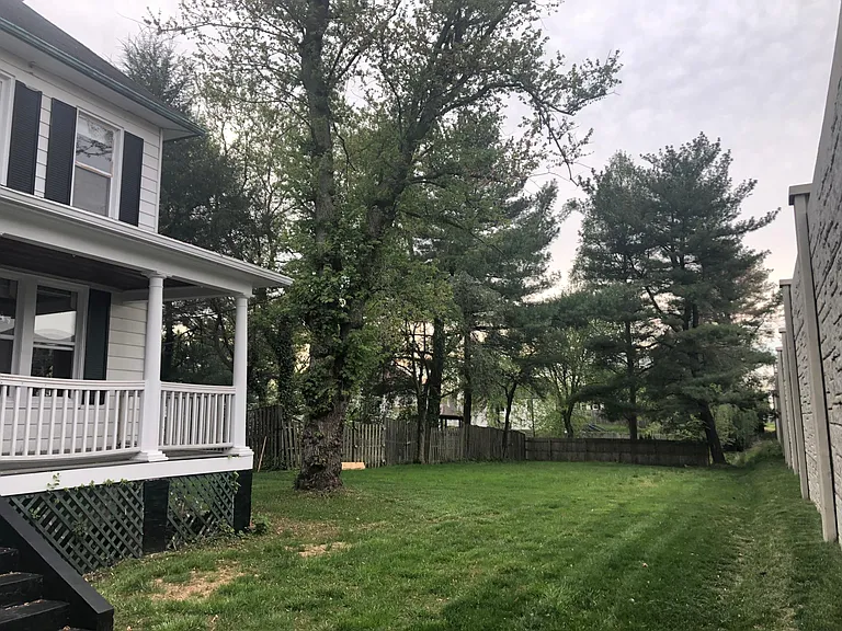House Exterior/Yard