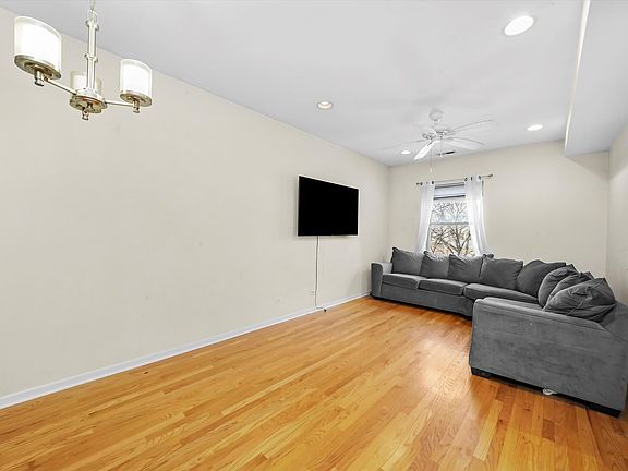 5th image of 4709 N Lawndale Ave APT 2W