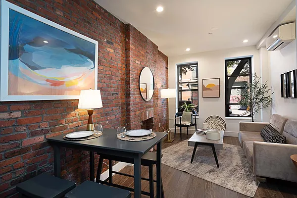 Sold by The In House Group | media 3