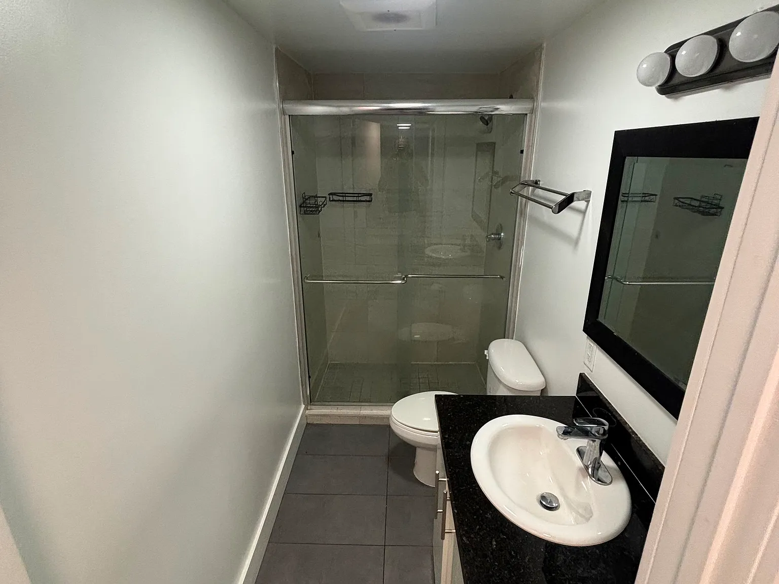 2 bed, 800 sqft, $2,500 — Photo 2