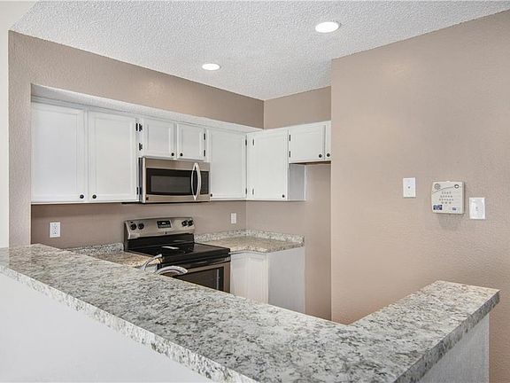 5th image of 959 Fairbanks Cir