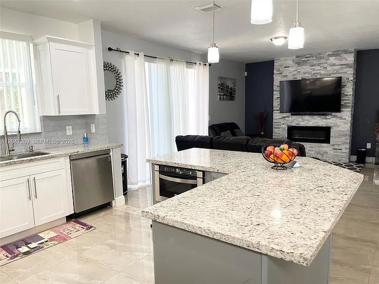 409 NW 87th Ln — Photo 24