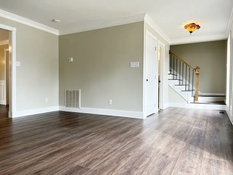 1301 Woodridge Dr — Photo 4