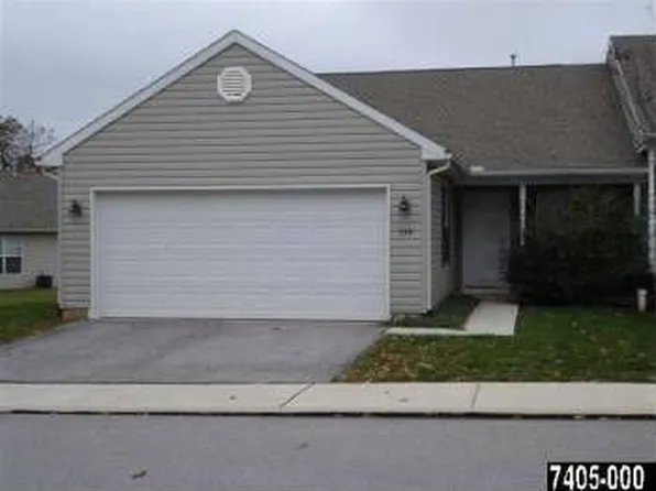 338 Winners Circle Dr, Red Lion, PA 17356