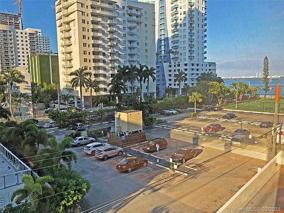 3rd image of 2121 N Bayshore Dr APT 401