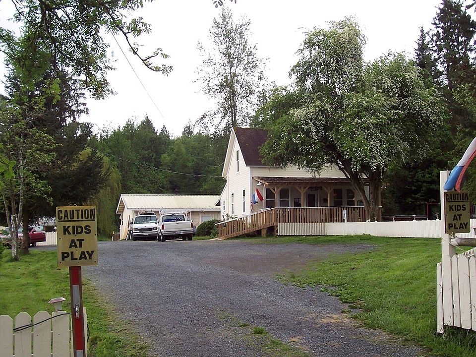 home sits well off road