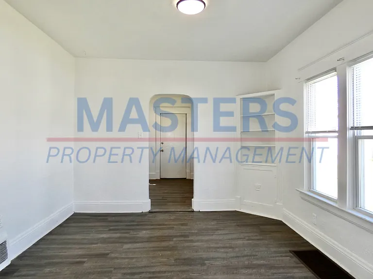 420 Everett St — Photo 9