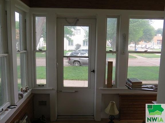 3rd image of 301 3rd Ave NW