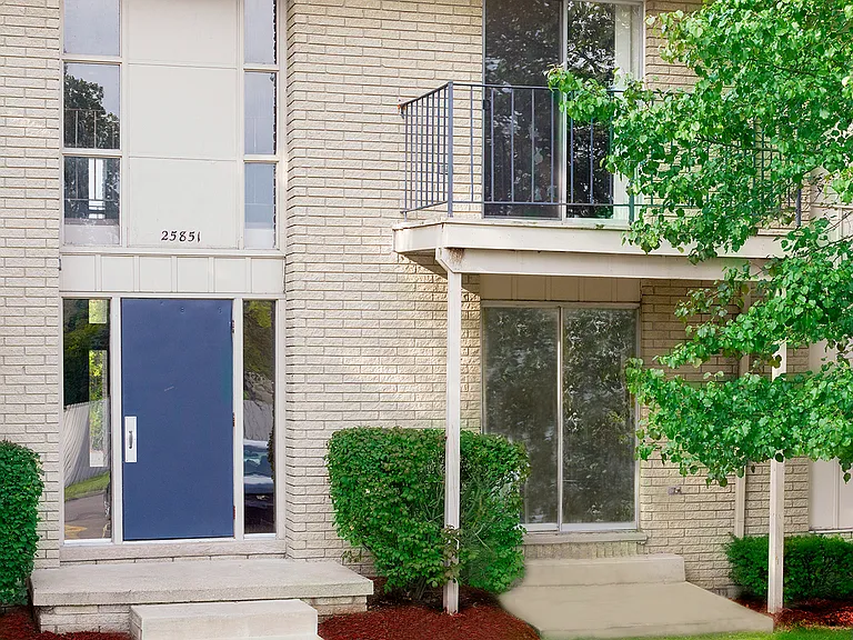 Bridgewood Apartments — Photo 15