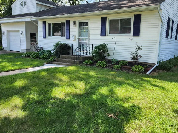233 Renrose Ave, Loves Park, IL 61111
