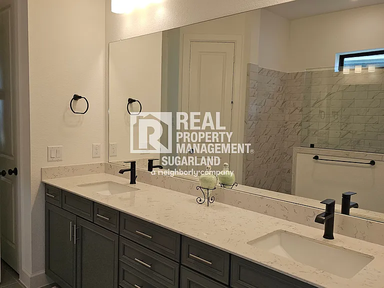 1414 Emma Lake Dr — Photo 17