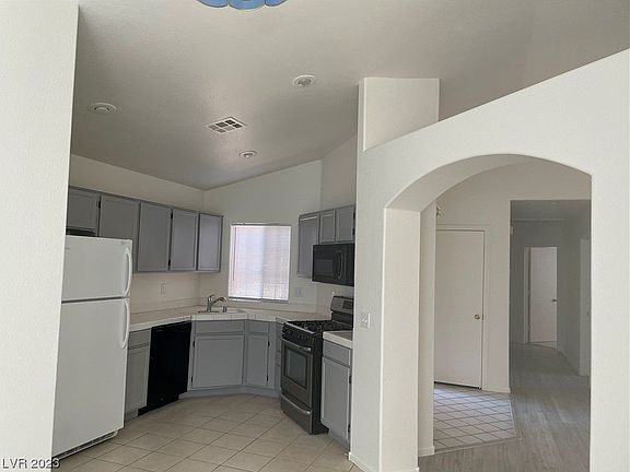 4th image of 5832 Meadow Dale Dr