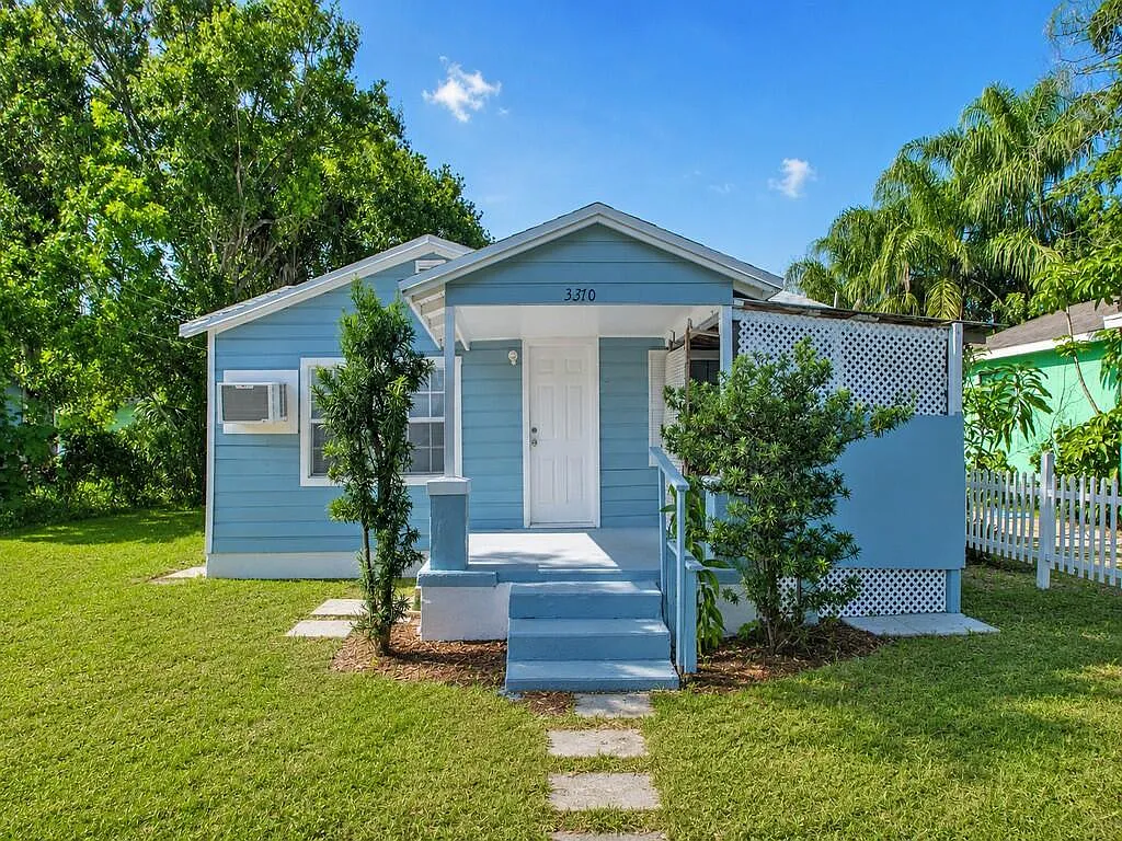 2 bed, 1.0 bath, 572 sqft, $1,200 — Photo 4