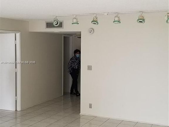 3rd image of 1901 Brickell Ave APT B906
