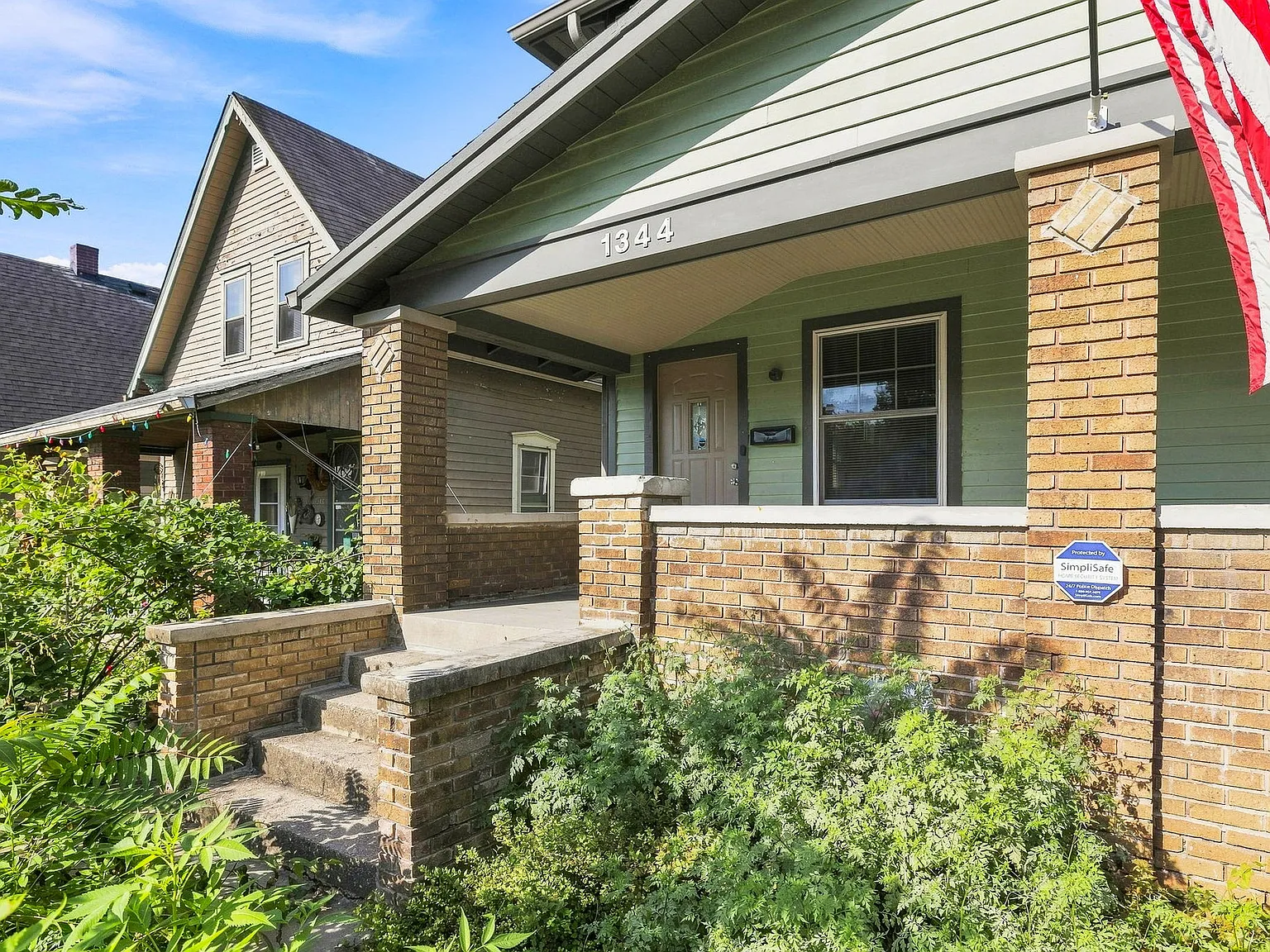 2 bed, 1.5 bath, 1200 sqft, $1,800 — Photo 2
