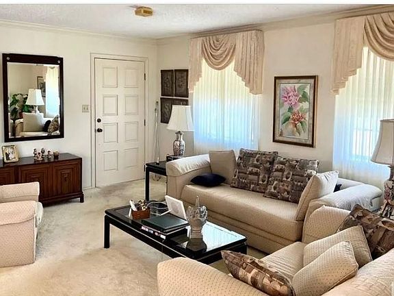 5th image of 1724 Palm Valley Dr W