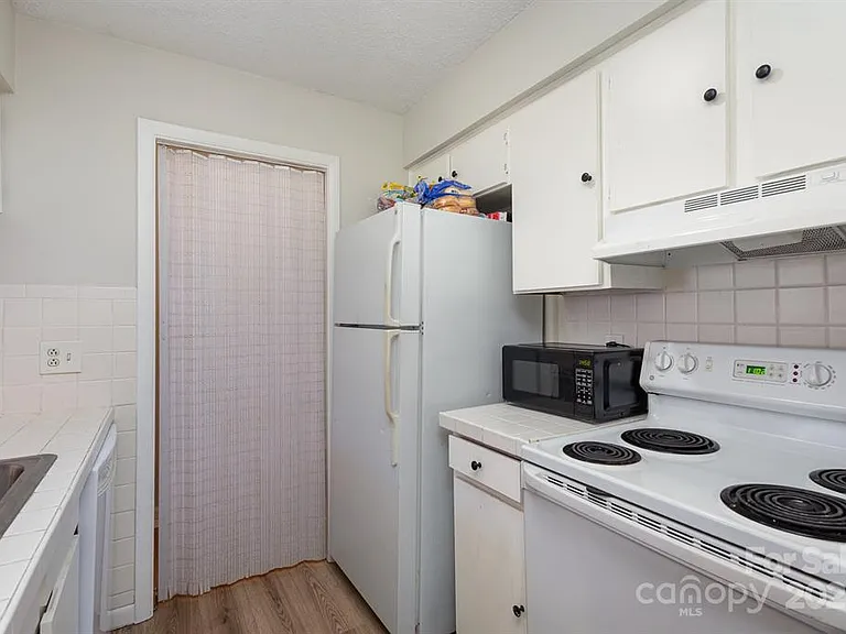 4400 Sharon Chase Dr #E — Photo 18