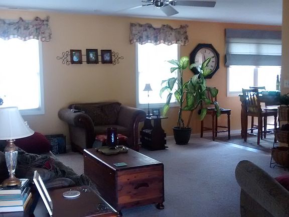 5th image of 979 W Dogwood Dr
