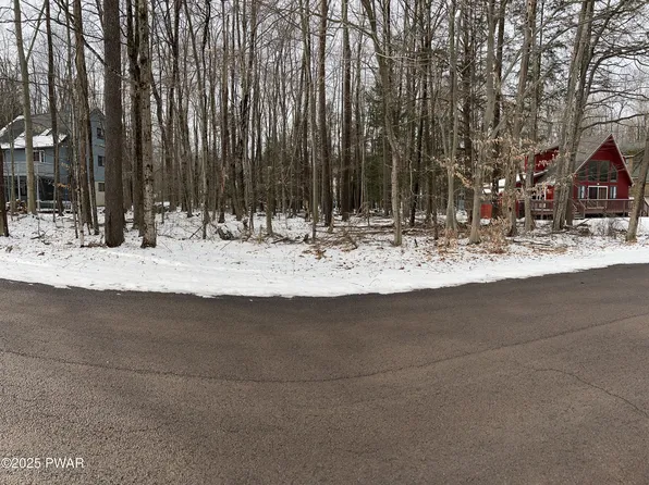 381 Underwood Ln, Lake Ariel, PA 18436